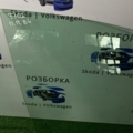 Скло двері переднє праве  Volkswagen Passat B6 (2005-2010)