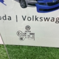 Скло двері переднє праве  Volkswagen Passat B6 (2005-2010)