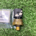 Датчик тиску палива в рейці VW PASSAT B6 05-10 Volkswagen Passat B6 06E906051E