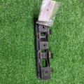 Кронштейн кріплення бампера правий Volkswagen Passat B6 3C0807184