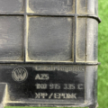 Крышка аккумулятора (АКБ) Volkswagen Passat B6 1K0915335C