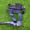 Петля капота ліва passat b6 Volkswagen Passat B6 3C0823301B