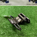 петля нижня передня права Volkswagen Passat B6 3C8831412A