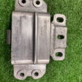 Подушка двигателя левая Volkswagen Passat B6 3C0199555Q
