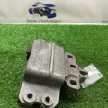Подушка (опора) двигателя левая B6 Volkswagen Passat B6 3C0199555AA