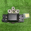 Подушка (опора) двигателя левая Volkswagen Passat B6 3C0199555R