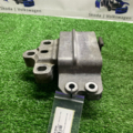 Подушка (опора) двигателя левая Volkswagen Passat B6 3C0199555R