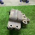 Подушка (опора) двигателя левая Volkswagen Passat B6 3C0199555R