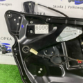 Склопідйомник задніх лівих дверей Volkswagen Passat B6 3C2837756G