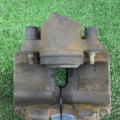 Суппорт перед лев Volkswagen PASSAT B6 1K0615123E