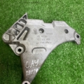 Кронштейн подушки (опори) двигуна, передньої Volkswagen Passat B7 (2010-2015) 03L199207
