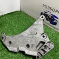 Кронштейн подушки (опори) двигуна, передньої Volkswagen Passat B7 (2010-2015) 03L199207