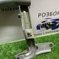 петля кришки багажника Volkswagen Passat B7 (2010-2015) 3C5827302B