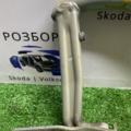 петля кришки багажника Volkswagen Passat B7 (2010-2015) 3C5827302B