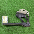 Кронштейн капот  Volkswagen Passat B7 3AA823302OEM