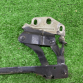 Кронштейн капот  Volkswagen Passat B7 3AA823302OEM