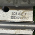 Петля дверей нижня задня ліва VOLKSWAGEN Volkswagen PASSAT B7 3C8833411E
