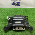 Подушка (опора) двигателя левая B8 Volkswagen Passat B8 5Q0199555R