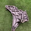 Кронштейн подушки (опори) двигуна, передньої Volkswagen Tiguan I (2007-2016) 03L199207