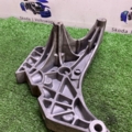 Кронштейн подушки (опори) двигуна, передньої Volkswagen Tiguan I (2007-2016) 03L199207
