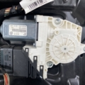 Моторчик склопідйомника задній правий Volkswagen Tiguan I (2007-2016) 5N0959704D