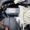 Моторчик склопідйомника задній правий Volkswagen Tiguan I (2007-2016) 5N0959704D