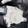 Моторчик склопідйомника задній правий Volkswagen Tiguan I (2007-2016) 5N0959704D