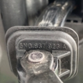 Ограничитель двери  передньої правої  Volkswagen Tiguan I (2007-2016) 5N0839249A