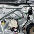 Склопідйомник передній лівий Volkswagen Tiguan I (2007-2016) 5N1837729E