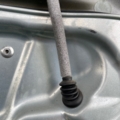 Тросік замка двері передньої правої Volkswagen Tiguan I (2007-2016) 5N0837085E