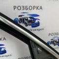 Верхній молдинг з ущільнювачем двері передній правий  Volkswagen Tiguan I (2007-2016) 5N0837432G