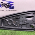 Экран передней левой двери Volkswagen Tiguan II (2016-до тепер) 5NN837915A