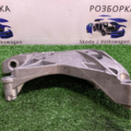 Ккронштейн подушки (опори) двигуна, правої  Volkswagen Tiguan II (2016-до тепер) 06K199207A