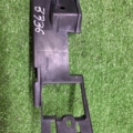 Кронштейн бампера переднього правий Volkswagen Touareg I (2002-2010) 7L6807184C