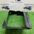 Повітропровід дефлектор радіатора інтеркуллера лівий Volkswagen Touareg I (2002-2010) 7L6117335A
