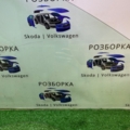 Скло дверей переднє праве  Volkswagen Touareg I (2002-2010)