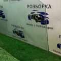 Скло дверей переднє праве  Volkswagen Touareg I (2002-2010)
