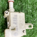 Замок открывания лючка бензобака Volkswagen Touareg I (2002-2010) 1J0810773D