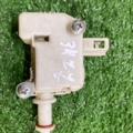 Замок открывания лючка бензобака Volkswagen Touareg I (2002-2010) 1J0810773D