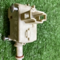 Замок открывания лючка бензобака Volkswagen Touareg I (2002-2010) 1J0810773D