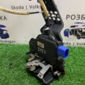 Замок задніх правих дверей дефект кріплення Volkswagen Touareg I (2002-2010) 7L0839016