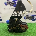 Замок задніх правих дверей дефект кріплення Volkswagen Touareg I (2002-2010) 7L0839016
