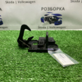 Стопорный крюк замка капота VW Touareg 2 Volkswagen Touareg II (2010-2018) 3C0823480A
