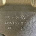 Петля задньої дверки ліва верхня фольксваген т5 Volkswagen Transporter T5 (2003-2015) 7H0827151